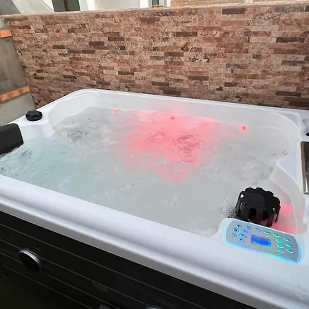 Apartment Estudio Agradable, Con Jacuzzi, Terraza Y Barbacoa, Totalmente Independiente